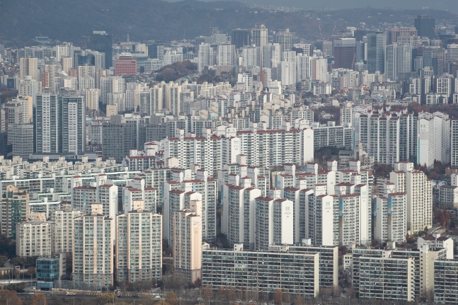 서울 아파트 거래량 1년만에 다시 ‘최저’… 거래절벽에 매물만 쌓인다