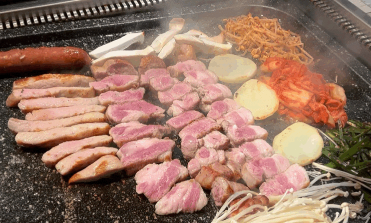  강릉 현지인 추천 교동택지 고기 맛집 , 돈가마 무한리필 고기 한 판