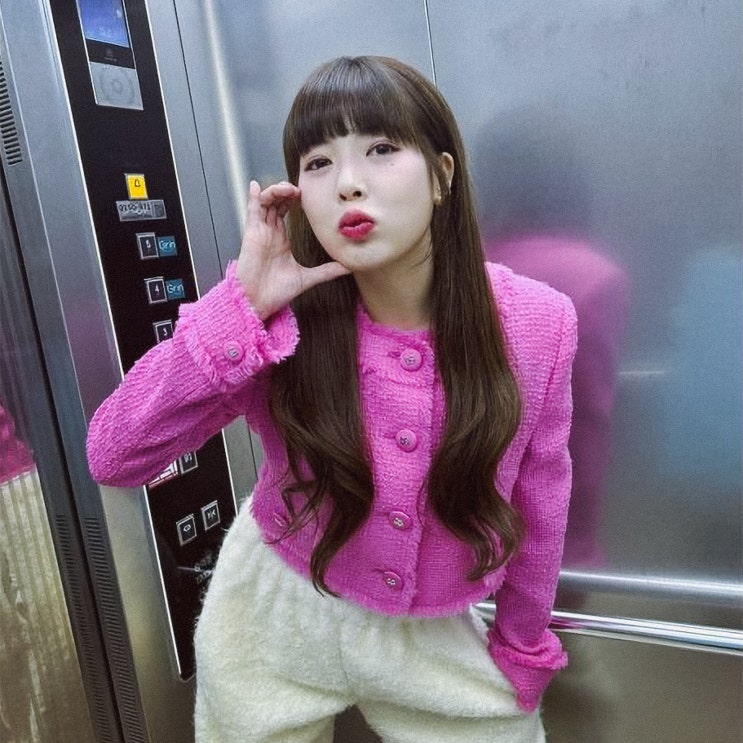  현아 패션, 돌체앤가바나 노카라 핑크 트위드 자켓 여자 코디