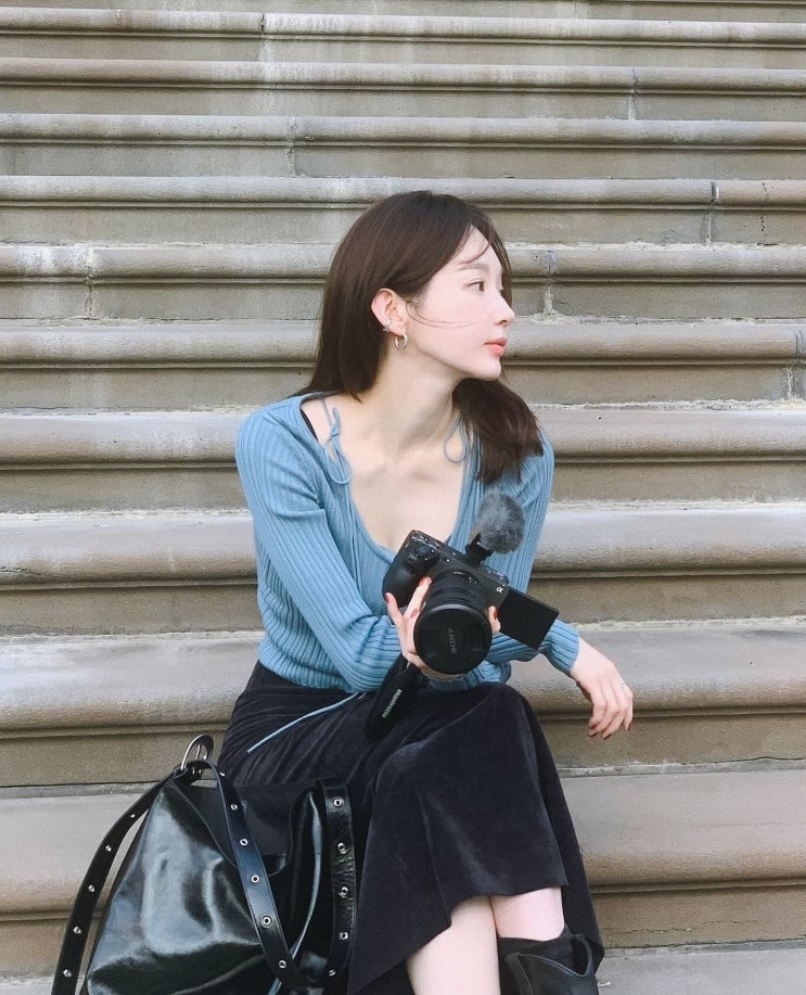  강민경 사복 패션, 아비에무아 가디건과 롱스커트 코트