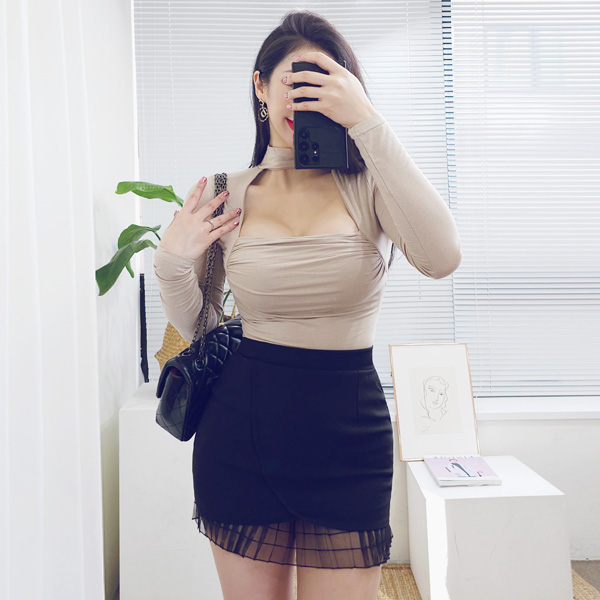  [2024.1.26]볼수록매력 / 초커 스퀘어넥 크롭티 + 랩 미니스커트로 섹시룩 홀복 클럽의상 연출해봐! #마보이 초커 스퀘어넥 셔링 슬림 긴팔 크롭티