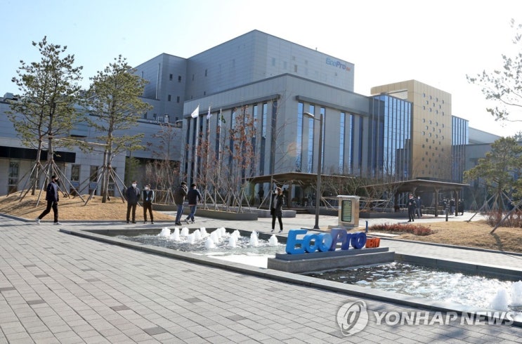 에코프로비엠, 적자 전망에 11% 급락…이차전지 '와르르' 에코프로비엠, 적자 전망에 11% 급락…이차전지 '와르르'