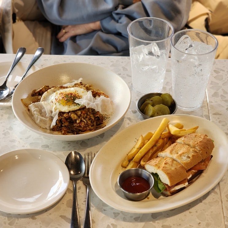  순천 브런치 매력적인 테라스 카페 브런치빈