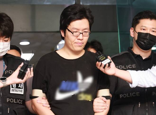 '신림 등산로 <b>살인</b>' <b>최윤종 무기징역</b>…"사회와 영구 격리"
