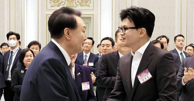 <b>대통령실</b> “韓이 불공정 <b>공천</b>”… 당내 “실제 원인은 명품백... 