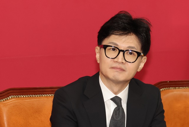 <b>한동훈 비대위원장 사퇴</b> 공방, 정치권 갑론을박