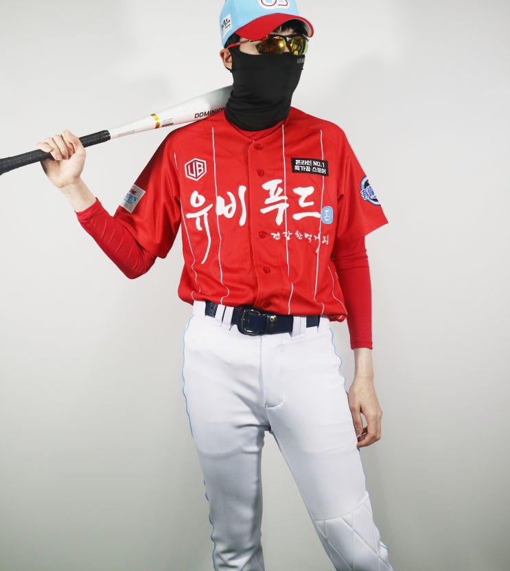  야구팀원들에게 유니폼 제작 멋지게 했다는 칭찬을 받고싶은 총무님만 주목!