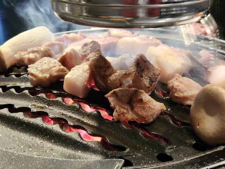  명일역 맛집 땅코참숯구이 명일점 매장전경명일역 맛집 ::땅코참숯구이 명일점:: 목살하면 땅코, 땅코하면 목살