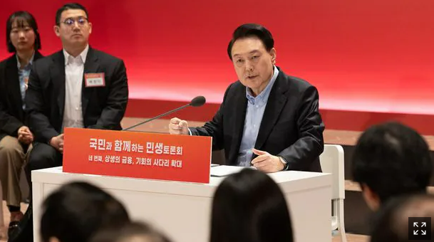윤석열 <b>대통령</b>, 오늘 <b>민생 토론회</b> 일정 <b>불참</b>... 당-정 충돌... 