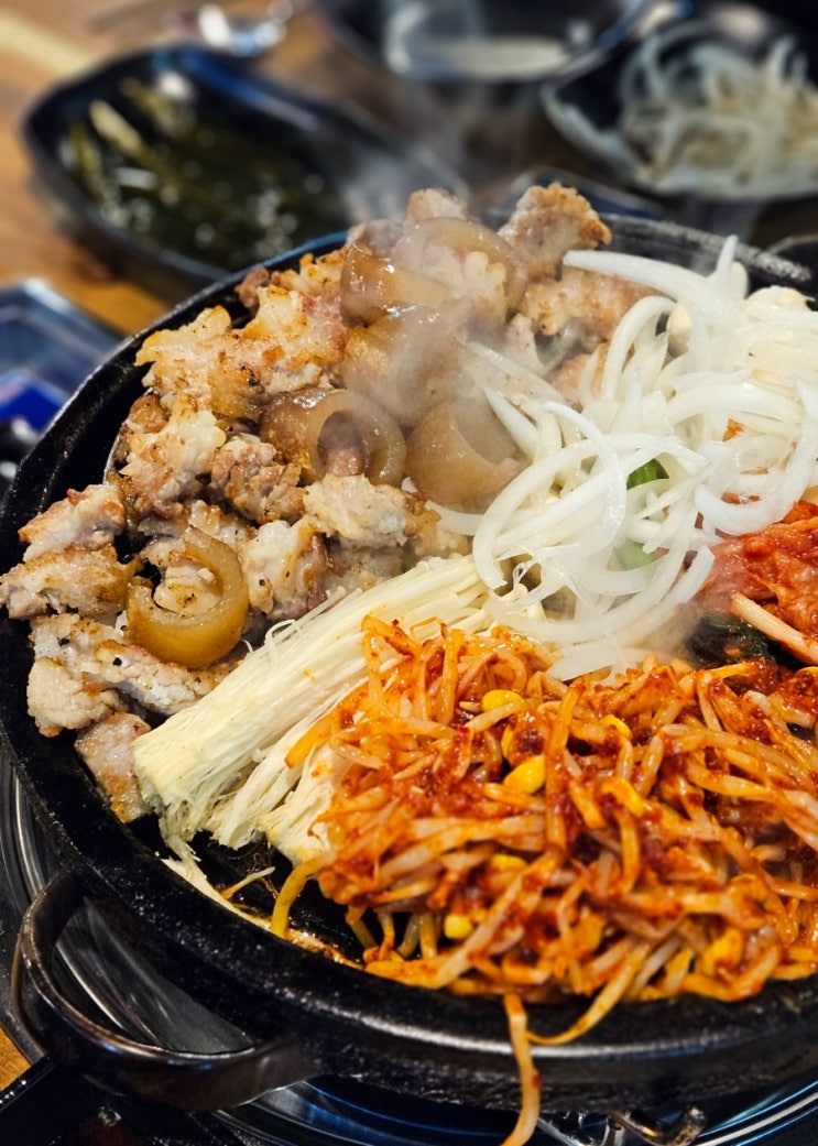  경산 옥산 2지구 라이스페이퍼에 싸 먹는 삼겹살 맛집 '칼삼겹'