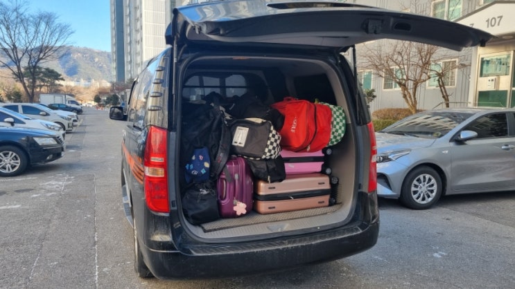  양주콜밴 4명의 승객과 캐리어4개, 골프백4개 실고 인천공항 운행. 의정부 포천 연천 동두천 남양주 별내 구리 파주 일산 김포 가평 양평 예약