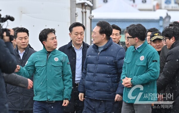 김태흠 지사, <b>대통령</b>에 ‘<b>서천특화시장 신축</b> 지원’ 건의