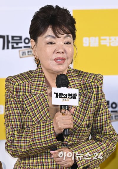여배우 김수미 씨와 아들이 횡령 혐의로 고소당했다고 합니다