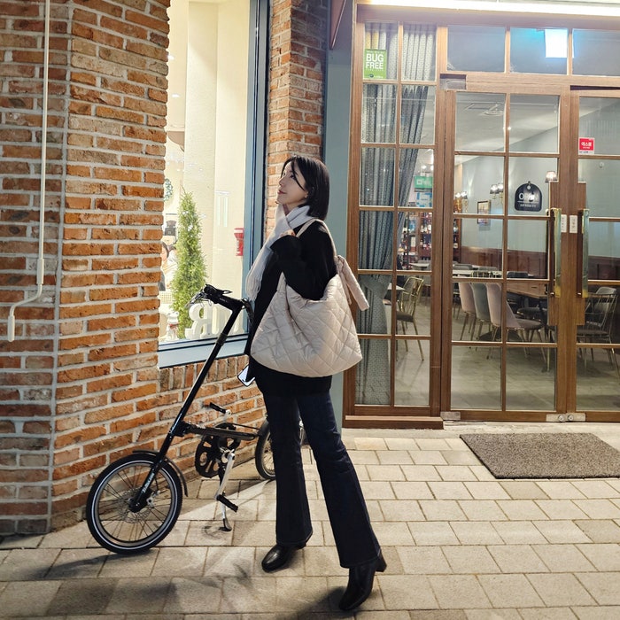  가벼운 보부상 가방 추천 디자이너 브랜드 운트에이 패딩백 크로스 숄더 호보 UNDEI PADDING BAG