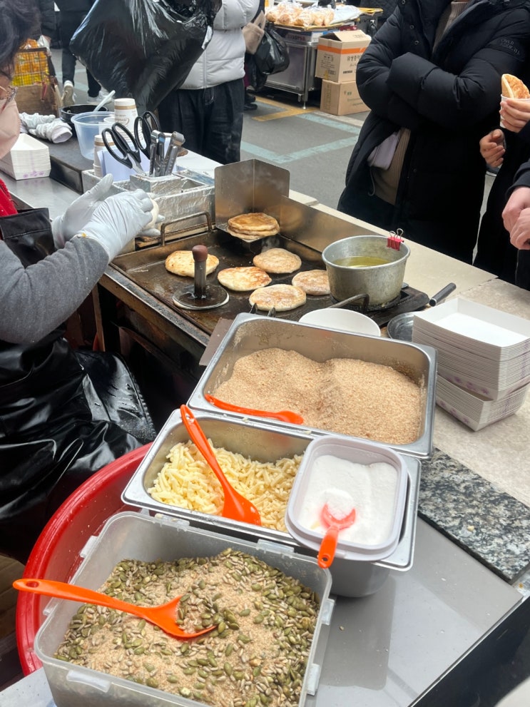  [포항 여행] 치즈 호떡, 육전 등 길거리 음식 맛집 가볼 만한 포항 죽도 시장 주차 꿀 팁(내 돈 내산)