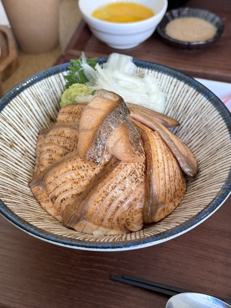  [수원 행궁동 일식] 연어덮밥에 진한 스키야키 우동 맛집 ‘하쿠동’