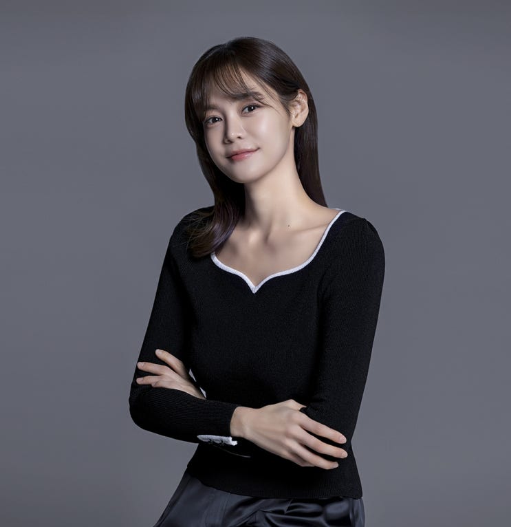 방송인 <b>안현모</b>, <b>에스팀</b> 엔터테인먼트와 전속계약 체결