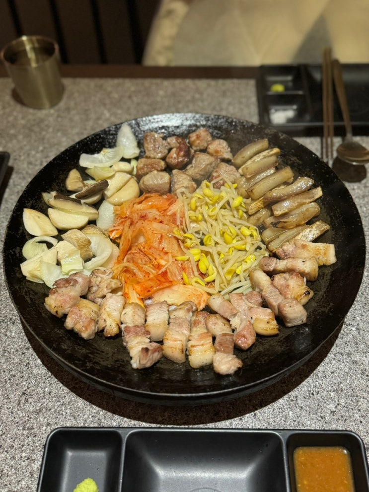  [부산 전포] 솥뚜껑 삼겹살 맛집 : 돈희극 후기