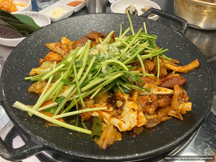  나만몰랐던 선유도 맛집! 삼산회관 돼지김치구이: 맛있는 점심부터 회식까지 완벽한 선택!