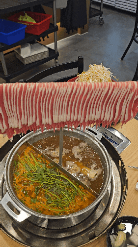  수원시청역 샤브샤브 맛집, 고기가 살살 녹는 신사우물갈비 수원점 반반샤브 후기