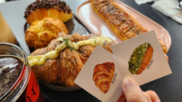  [광명 소하] 레귤러리 - 맛있는 소금빵과 다양한  빵이 있는 커피를 로스팅 하는 광명 베이커리 카페, 수프가 있어서 가볍게 한 끼 식사할 수 있는 브런치 카페, 광명 로스터리 카페