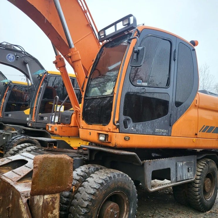 두산 DX210W 2009년식 4500만원 판매합니다. 두산 DX210W 2009년식 4500만원 판매합니다.