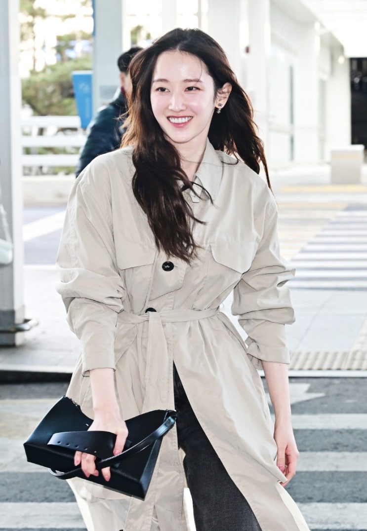  전종서, 털털과 시크의 중간...공항패션 화제