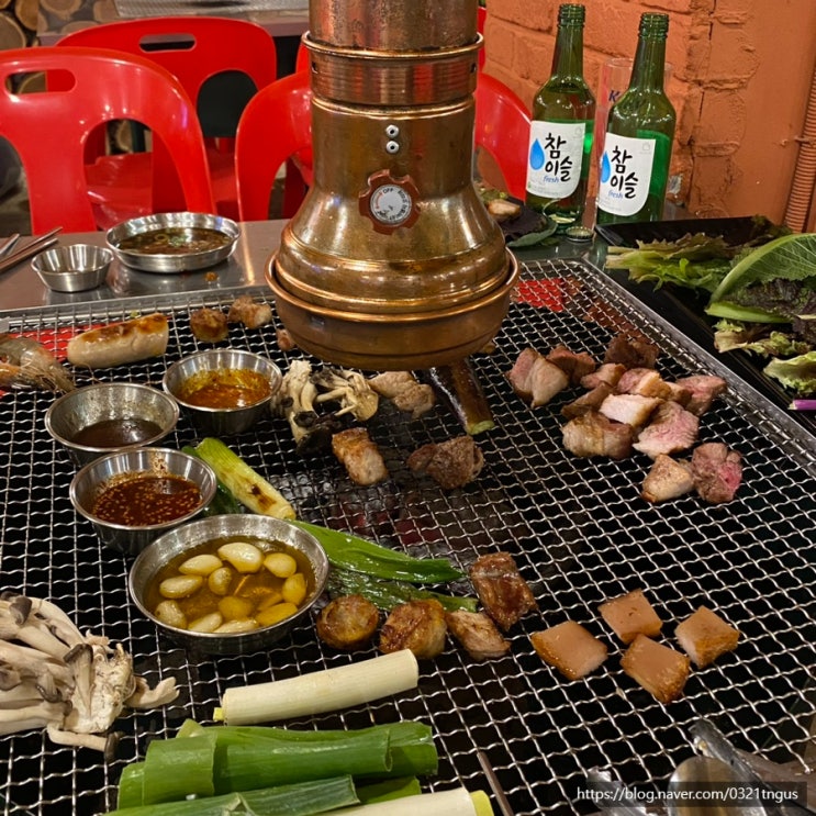  [강남역맛집] 캠핑 분위기의 강남 고기집- '빨간의자집'