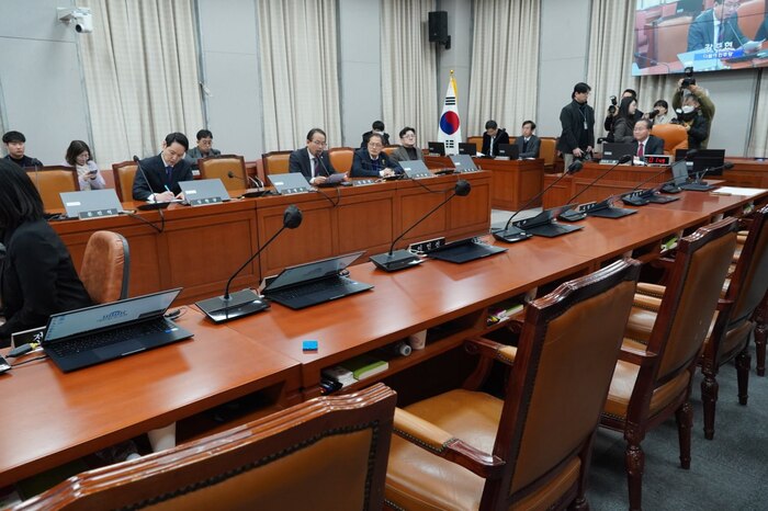 '與 <b>불참</b>' <b>국회 운영위</b> 또 파행..'강성희 강제퇴장' 진상규명 못해