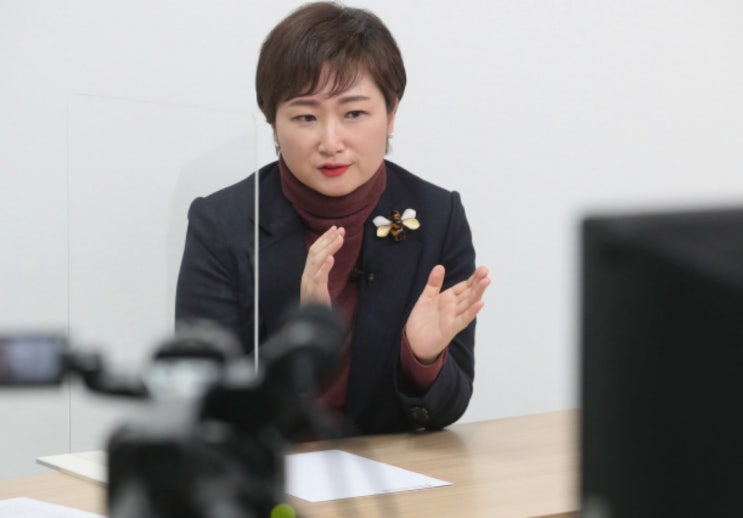 <b>이언주</b> 전<b>의원</b> ,이재명 대표 직접 복당 제의