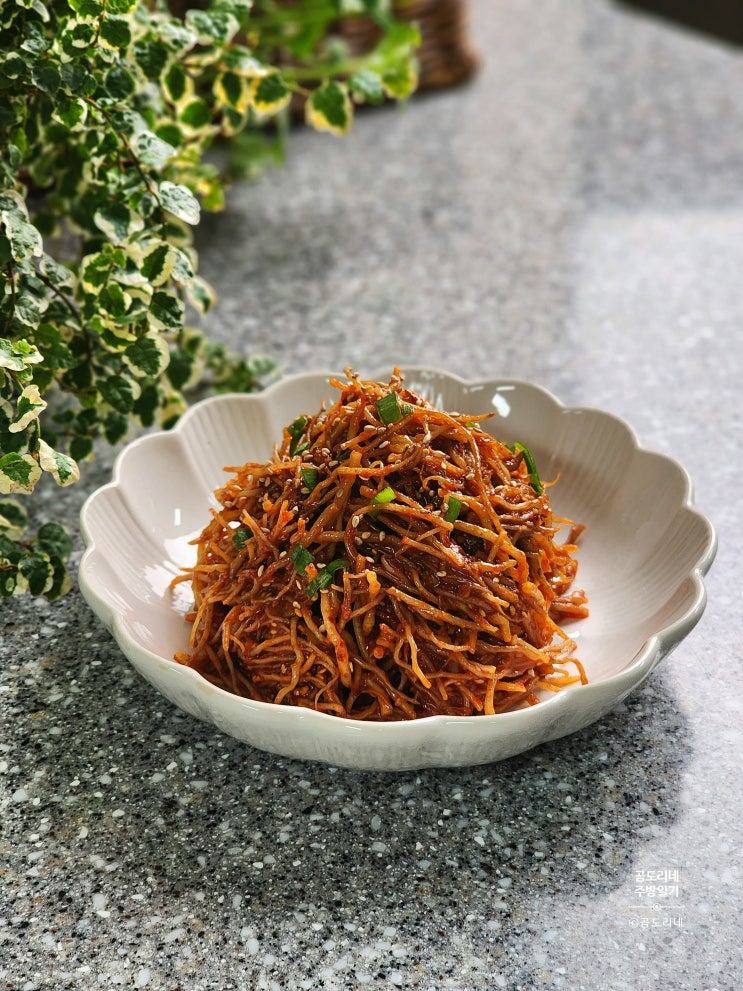  씀바귀나물무침 만들기 입맛돋우는 뿌리채소음식 씀바귀뿌리무침