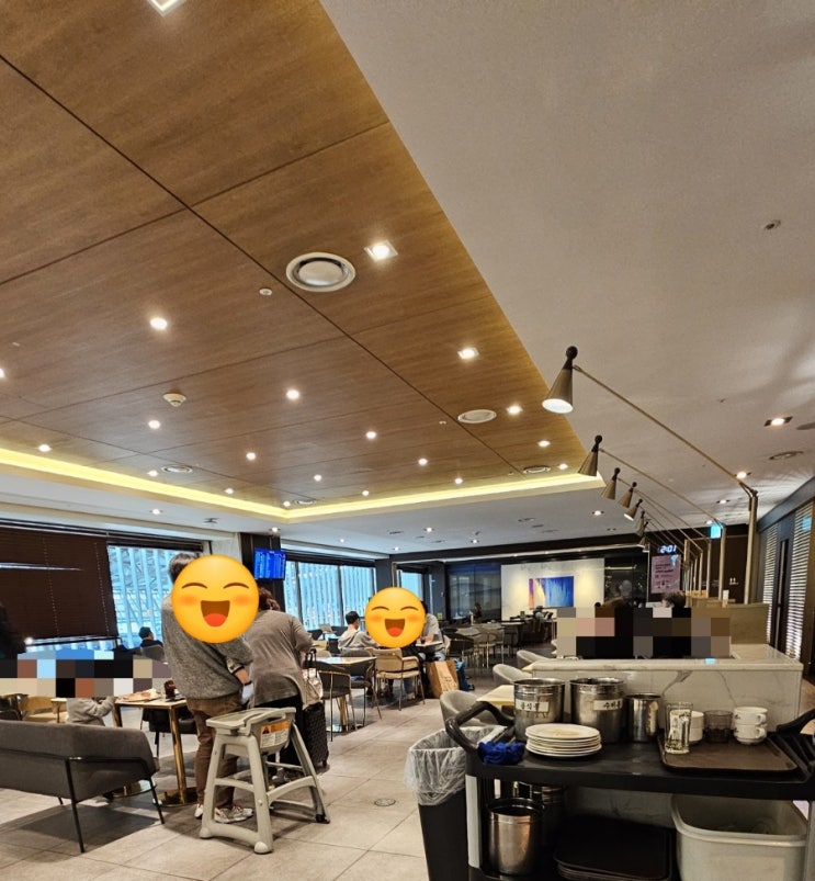  인천공항 스카이 허브 라운지(동편) 분위기