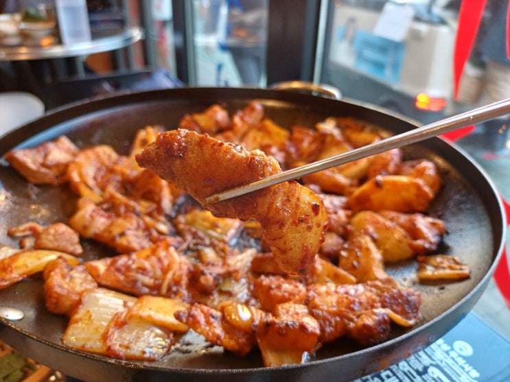  범어동 맛집 '동전집 신천시장점' :: 두툼한 돼지김치구이