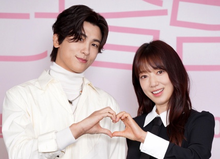 배우 <b>박신혜</b>, 3년만에... 안방 극장 복귀…<b>박형식</b>과 <b>로코</b> 기대
