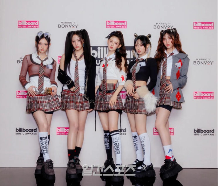 뉴진스, 또 최초...'2024 빌보드 위민 인 뮤직' 올해의 그룹상 수상 뉴진스, 또 최초...'2024 빌보드 위민 인 뮤직' 올해의 그룹상 수상