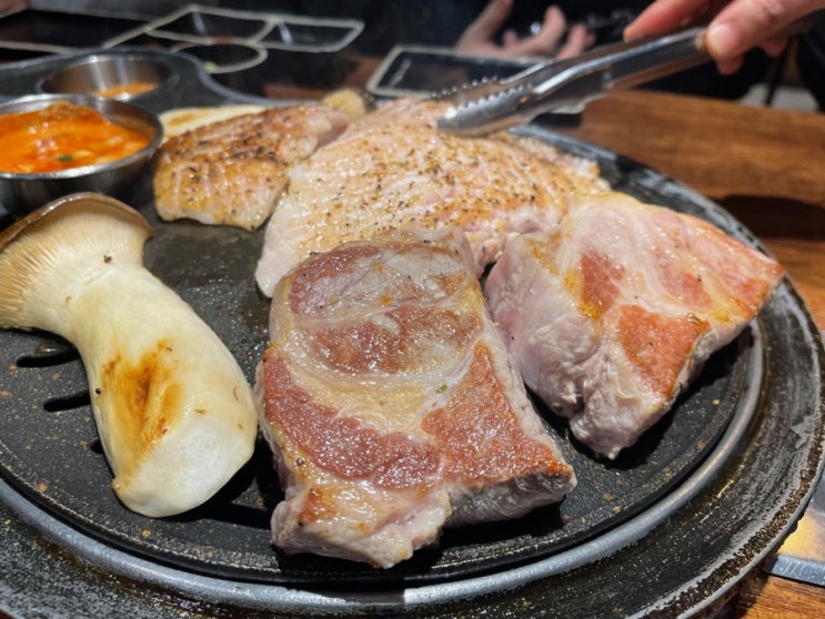  잠실 맛집 두툼한 고기 먹기 편한 돼지 명가