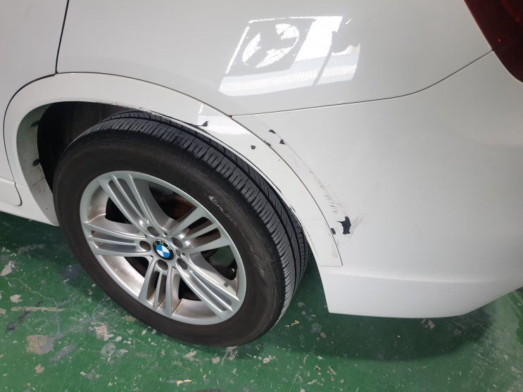  인천 수입차 범퍼복원 BMW X5 뒤 범퍼 가니쉬 도색으로 복원