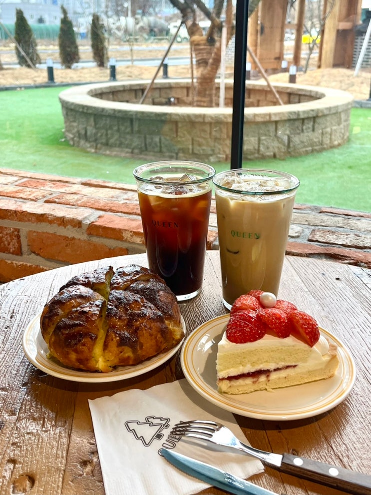  더 포레스트 퀸 / 향남베이커리카페, 한옥으로 꾸며진 빵 맛집