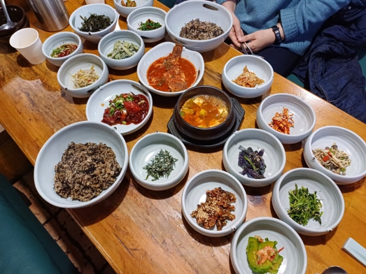  대구 동대구 한정식 '둥지톳밥' :: 담백하고 푸짐한 한상