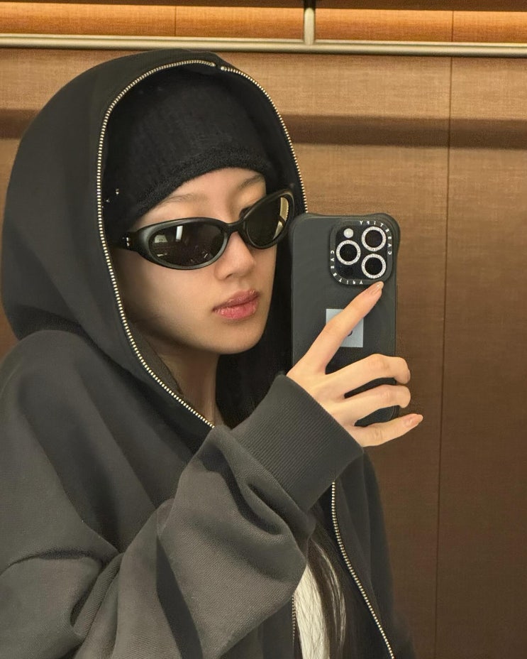 문가영이 착용한 젠틀몬스터 젤리 컬렉션 여자 연예인 선글라스 추천 브랜드 젤라티 01 케이스 문가영이 착용한 젠틀몬스터 젤리 컬렉션 여자 연예인 선글라스 추천 브랜드 젤라티 01 케이스