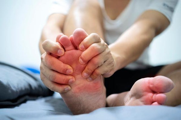  '젊은 통풍' 환자 점점 늘어나고 있는데…혼술·먹방·다이어트 탓?