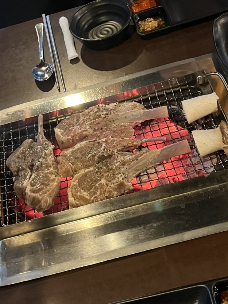  양들의 침묵 / 범계 구워주는 양고기 맛집 숙성 양갈비 전문점, 파라타 추가 필수