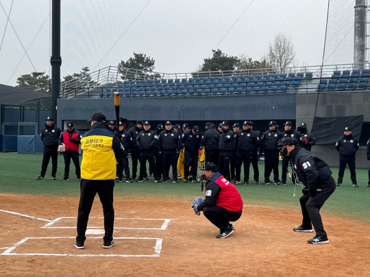 프로야구 2024시즌 '<b>로봇심판</b>' 도입 ··· 좌우 2cm씩 확대 적용