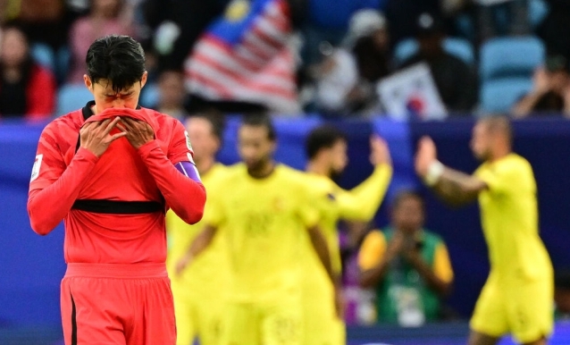 말레이시아의 <b>경기</b>는 전술전략없는 안일한 <b>감독</b> 한사람으로... 