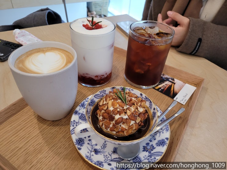  [서울 용산구]  너티 아포카토 찐으로 맛있다! 용산역 분위기 카페 " 더 체임버 " 방문 후기