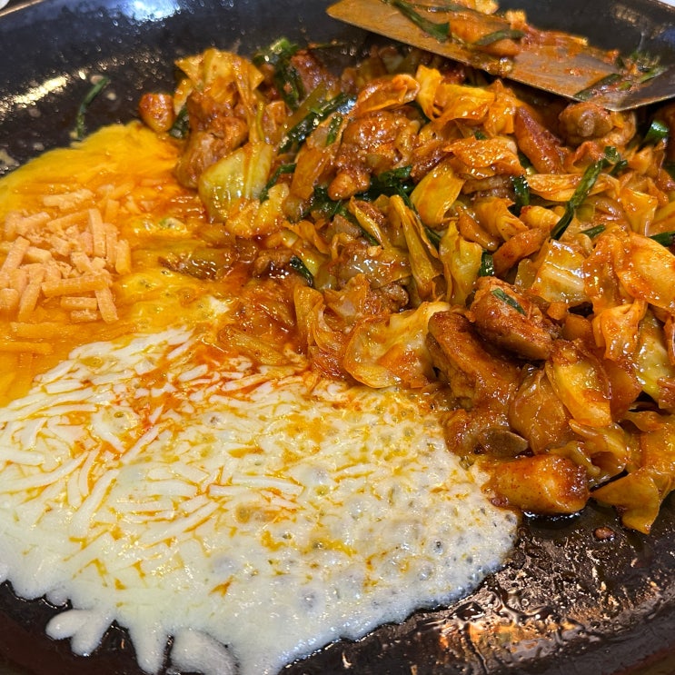  홍대 닭갈비 맛집 신미경 홍대입구역 밥집 추천