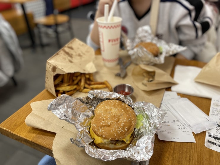  강남에서 이만보 걸은 썰 푼다