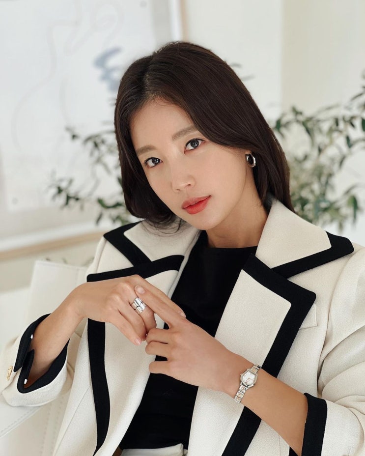  기은세의 데일리워치로 40대 여성들의 데일리룩에 고급감을 더할 여자 명품 브랜드 아이그너 메탈 손목 시계 추천