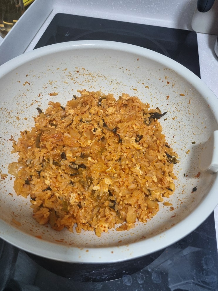  볶음밥 맛없게 만드는 실력은 재능이라고 봐야 한다 (제껀 맛있어요)
