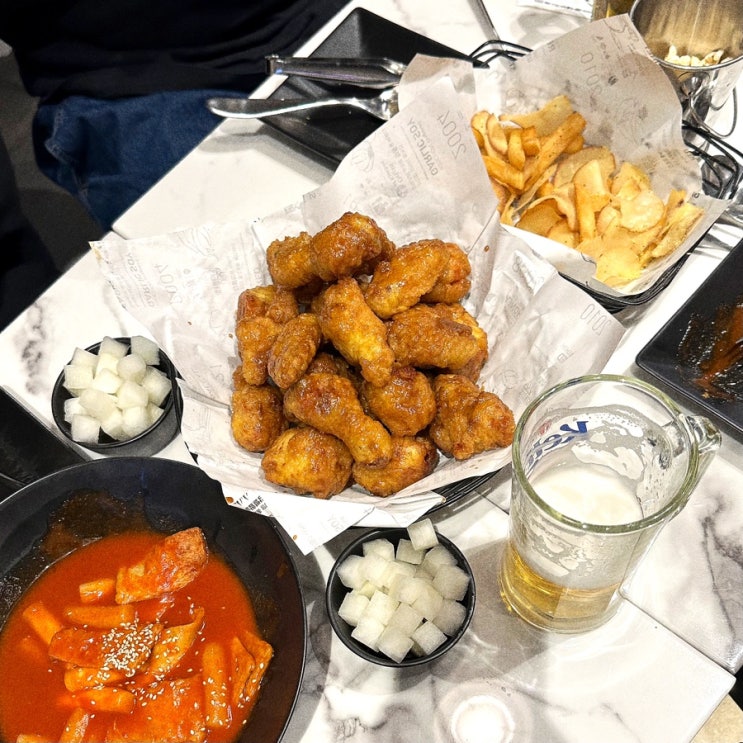  교촌치킨 방이 2호점 생맥주 포테이토앤칩스 국물맵떡 교촌허니오리지날 바삭옥수수 매장 이용 리뷰.